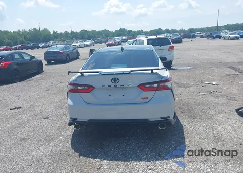 2021 Toyota Camry Trd z USA, uszkodzony, nr VIN 4T1KZ1AK0MU058902